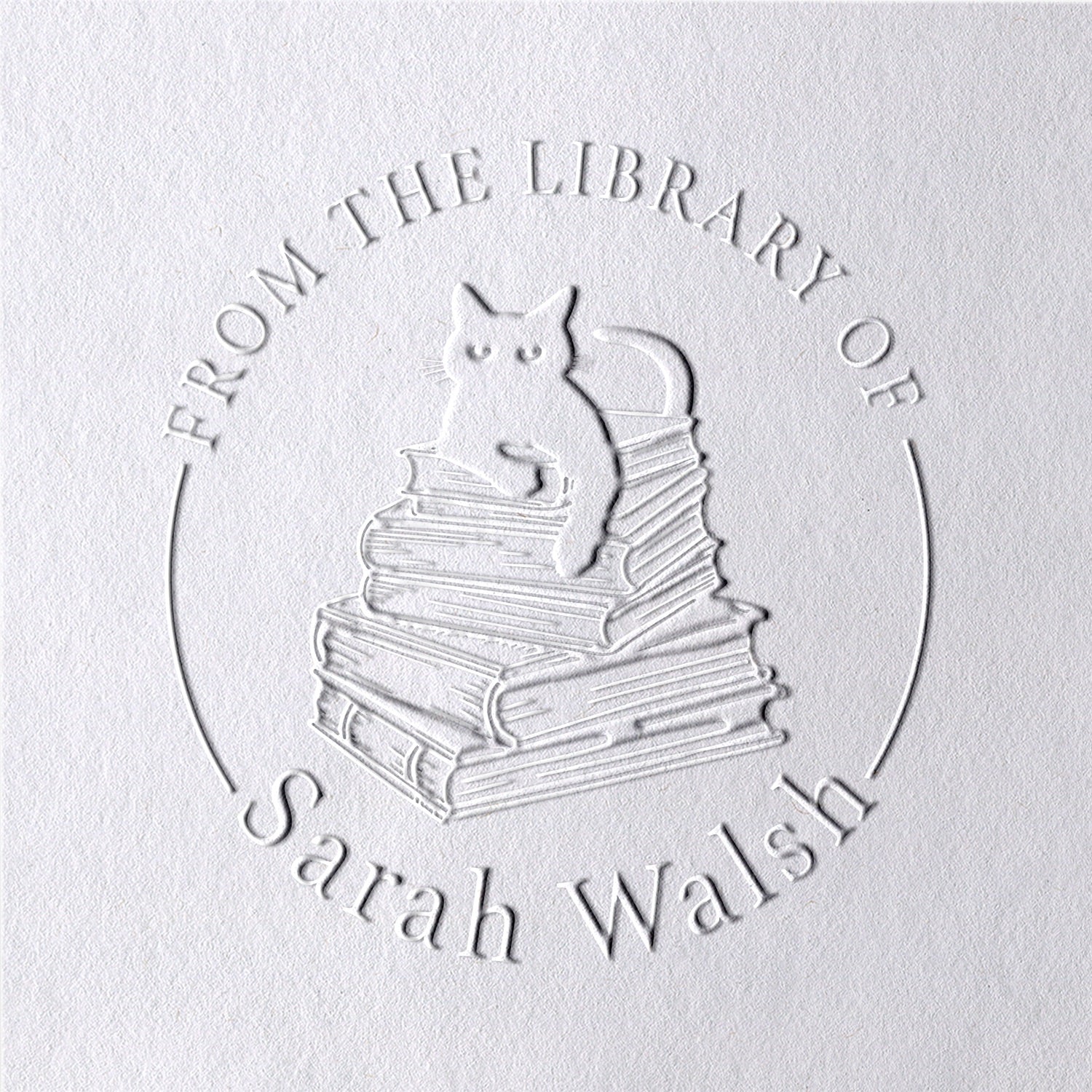 Sello en seco personalizado de gato y libros de la biblioteca2