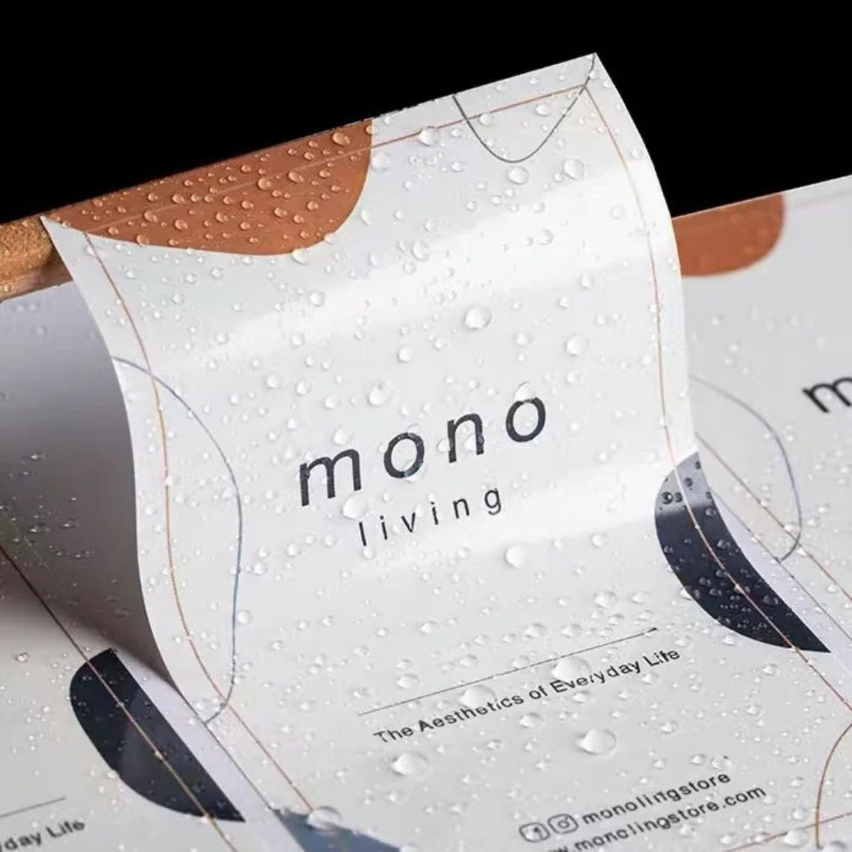 Pegatinas de PVC Premium Impermeables Personalizadas con Laminado Transparente y Troquelado - Etiquetas de Marca Elegantes1